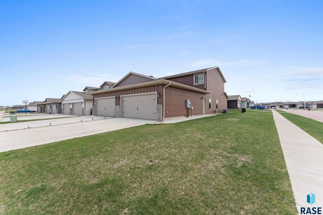 9625 W Broek Dr, Sioux Falls, SD 57106