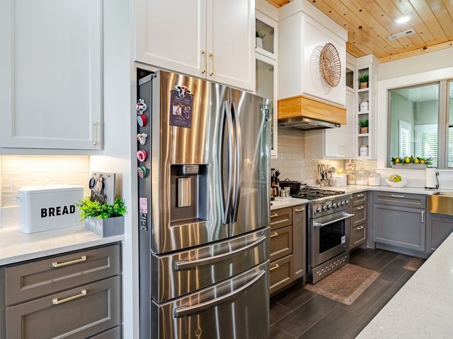 13989 Shady Acres Road, Bentonville, AR 72713