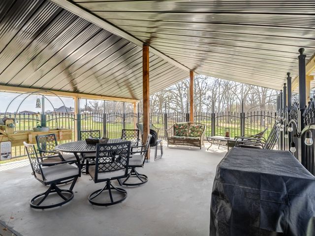 13989 Shady Acres Road, Bentonville, AR 72713