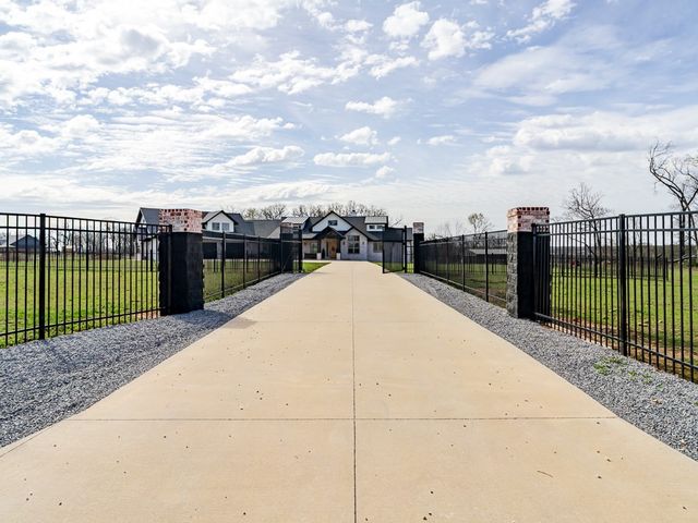 13989 Shady Acres Road, Bentonville, AR 72713