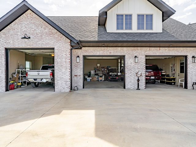 13989 Shady Acres Road, Bentonville, AR 72713