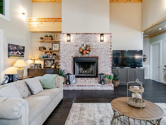 13989 Shady Acres Road, Bentonville, AR 72713