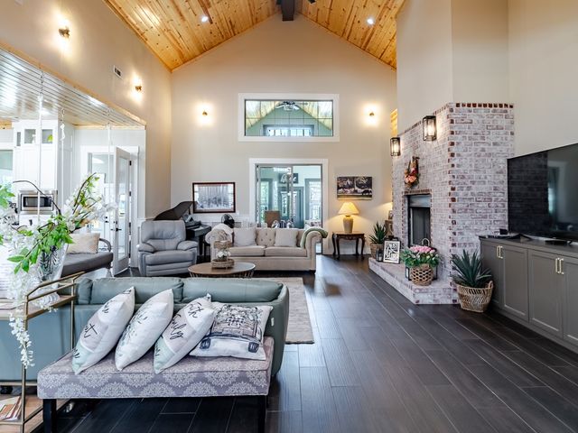 13989 Shady Acres Road, Bentonville, AR 72713