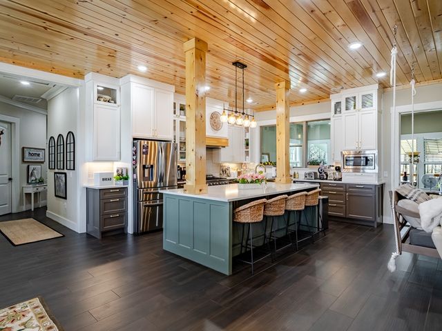 13989 Shady Acres Road, Bentonville, AR 72713