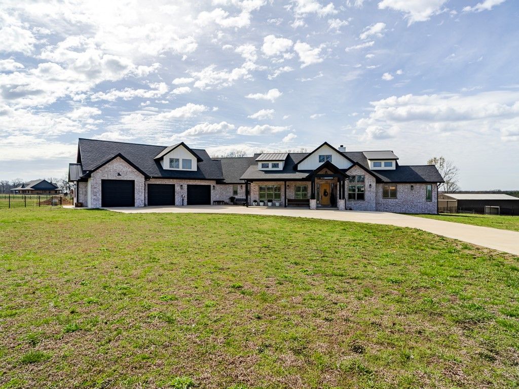 13989 Shady Acres Road, Bentonville, AR 72713