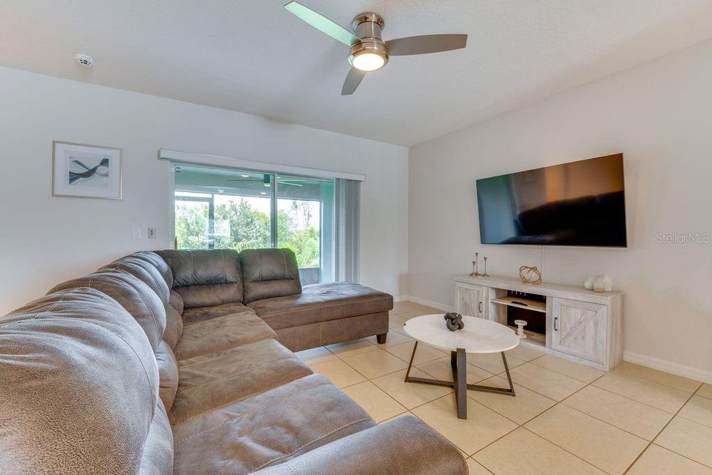 Image 7 of property listing at 314 ANNABELLE WAY, Davenport, FL 33837