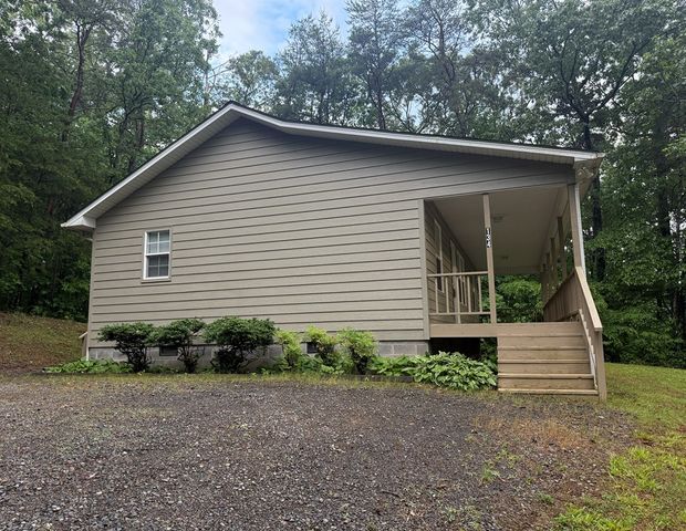 134 Acorn Lane, Warne, NC 28909
