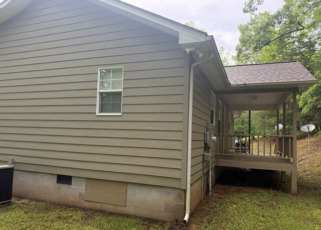 134 Acorn Lane, Warne, NC 28909