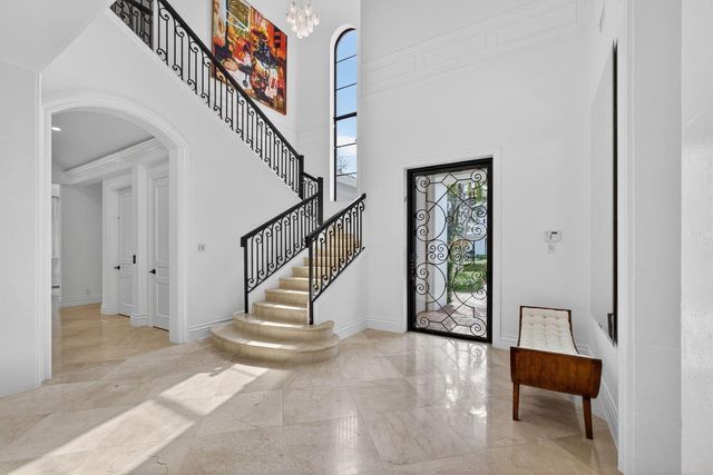 213 Via Palacio, Palm Beach Gardens, FL 33418