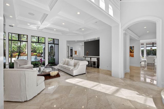 213 Via Palacio, Palm Beach Gardens, FL 33418