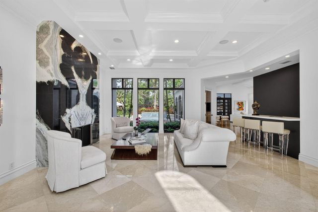 213 Via Palacio, Palm Beach Gardens, FL 33418