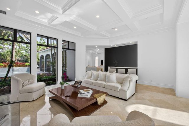 213 Via Palacio, Palm Beach Gardens, FL 33418