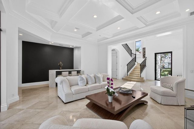 213 Via Palacio, Palm Beach Gardens, FL 33418