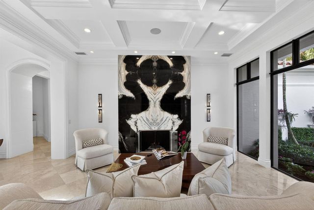 213 Via Palacio, Palm Beach Gardens, FL 33418