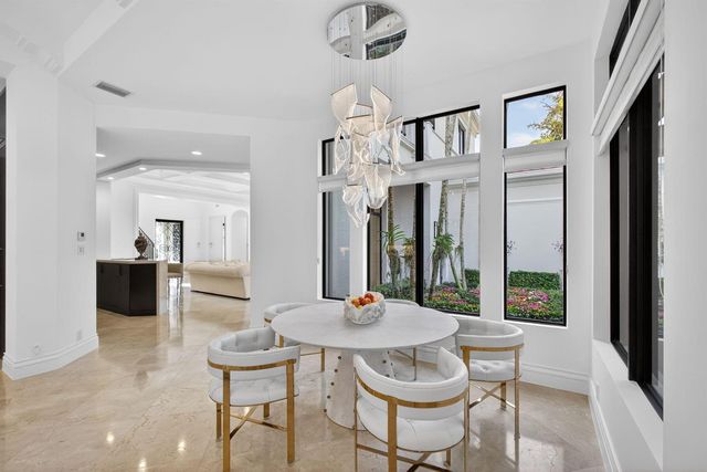 213 Via Palacio, Palm Beach Gardens, FL 33418