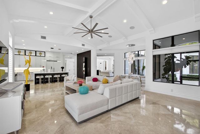 213 Via Palacio, Palm Beach Gardens, FL 33418