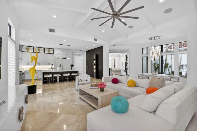 213 Via Palacio, Palm Beach Gardens, FL 33418