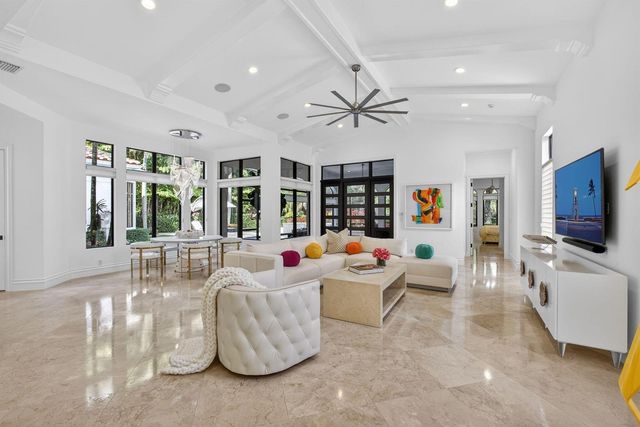 213 Via Palacio, Palm Beach Gardens, FL 33418