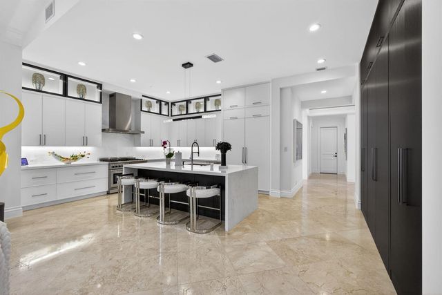 213 Via Palacio, Palm Beach Gardens, FL 33418