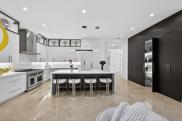 213 Via Palacio, Palm Beach Gardens, FL 33418