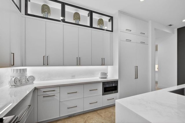 213 Via Palacio, Palm Beach Gardens, FL 33418