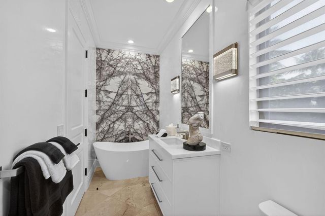 213 Via Palacio, Palm Beach Gardens, FL 33418