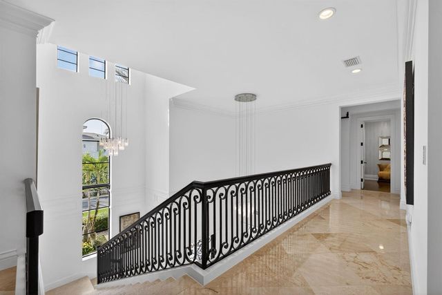 213 Via Palacio, Palm Beach Gardens, FL 33418