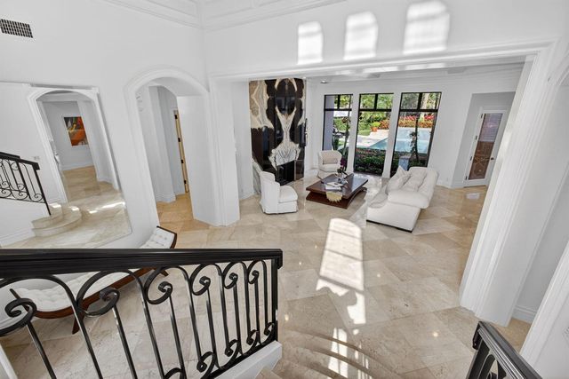 213 Via Palacio, Palm Beach Gardens, FL 33418