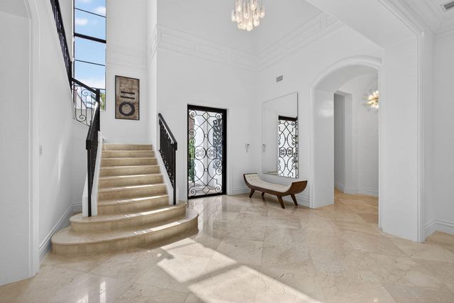 213 Via Palacio, Palm Beach Gardens, FL 33418