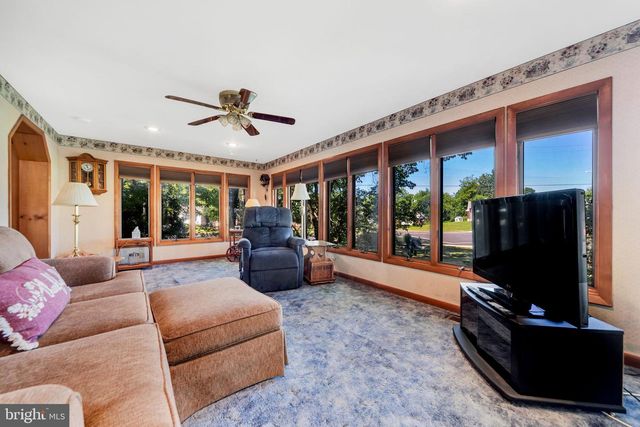 2181 SPRINGHOUSE LN, Aston, PA 19014