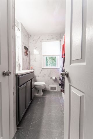 12 Kenway Dr, Springfield, MA 01104