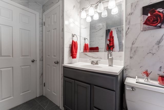 12 Kenway Dr, Springfield, MA 01104