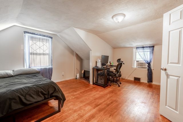 12 Kenway Dr, Springfield, MA 01104