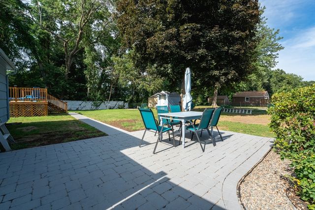 12 Kenway Dr, Springfield, MA 01104