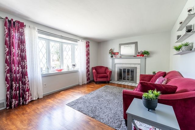 12 Kenway Dr, Springfield, MA 01104