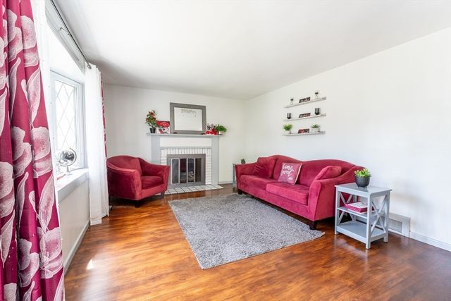 12 Kenway Dr, Springfield, MA 01104