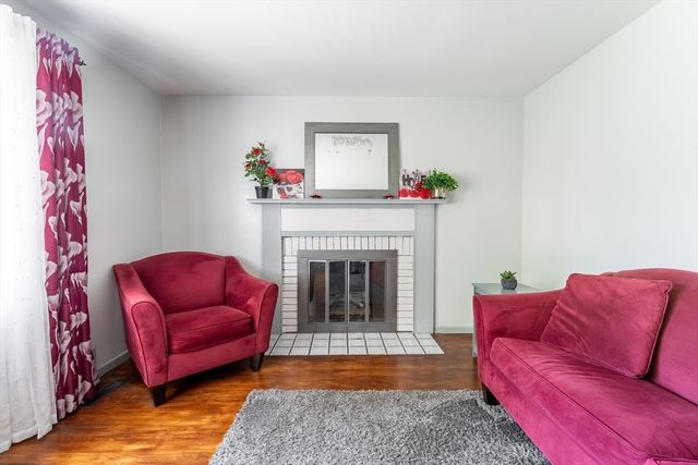 12 Kenway Dr, Springfield, MA 01104