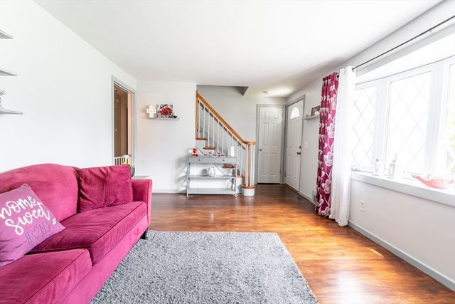 12 Kenway Dr, Springfield, MA 01104