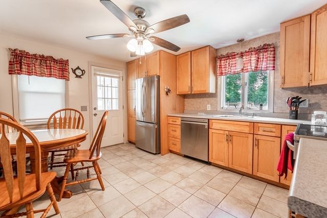 12 Kenway Dr, Springfield, MA 01104