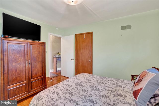2360 LOUCKS RD, York, PA 17408