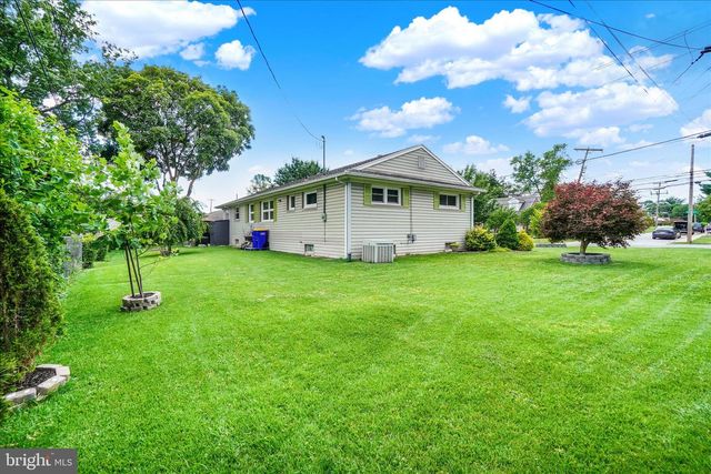 2360 LOUCKS RD, York, PA 17408