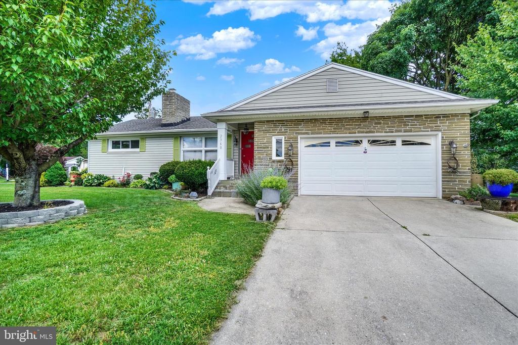 Image 22 of property listing at 2360 LOUCKS RD, York, PA 17408
