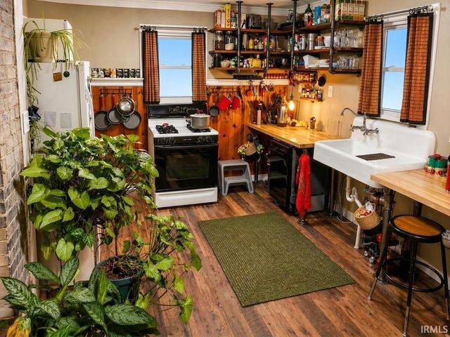 944 Oakland Street, South Bend, IN 46615