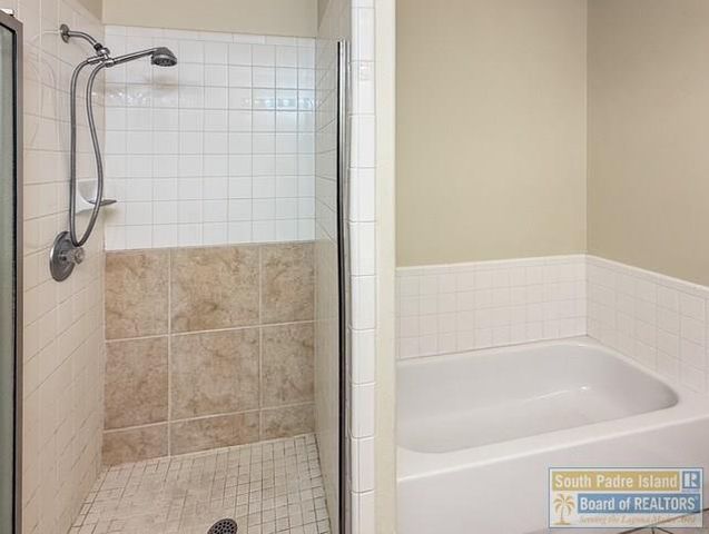 13 Lakewood Dr., Laguna Vista, TX 78578