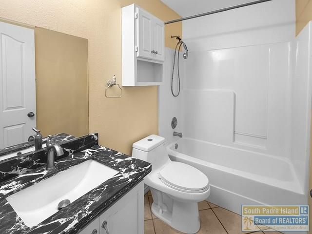 13 Lakewood Dr., Laguna Vista, TX 78578