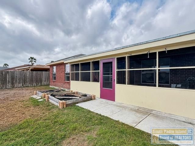 13 Lakewood Dr., Laguna Vista, TX 78578