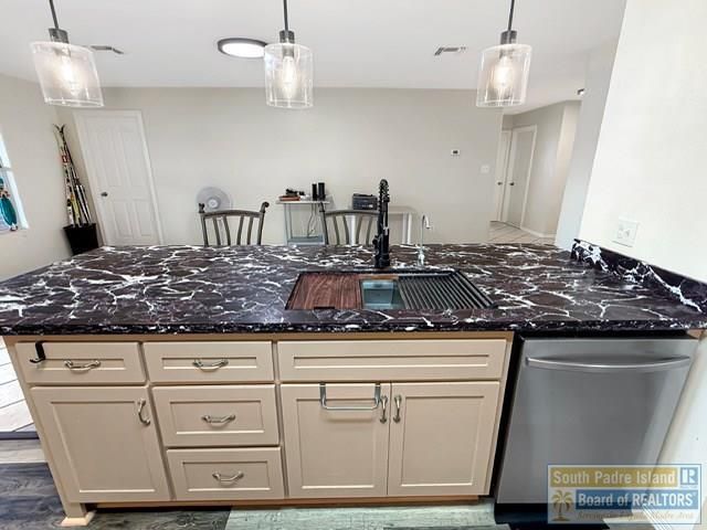 13 Lakewood Dr., Laguna Vista, TX 78578