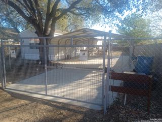 400 Dr., Pleasanton, TX 78064