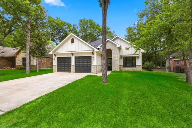 1001 Oak Valley Road, Burleson, TX 76028