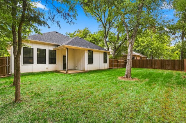 1001 Oak Valley Road, Burleson, TX 76028